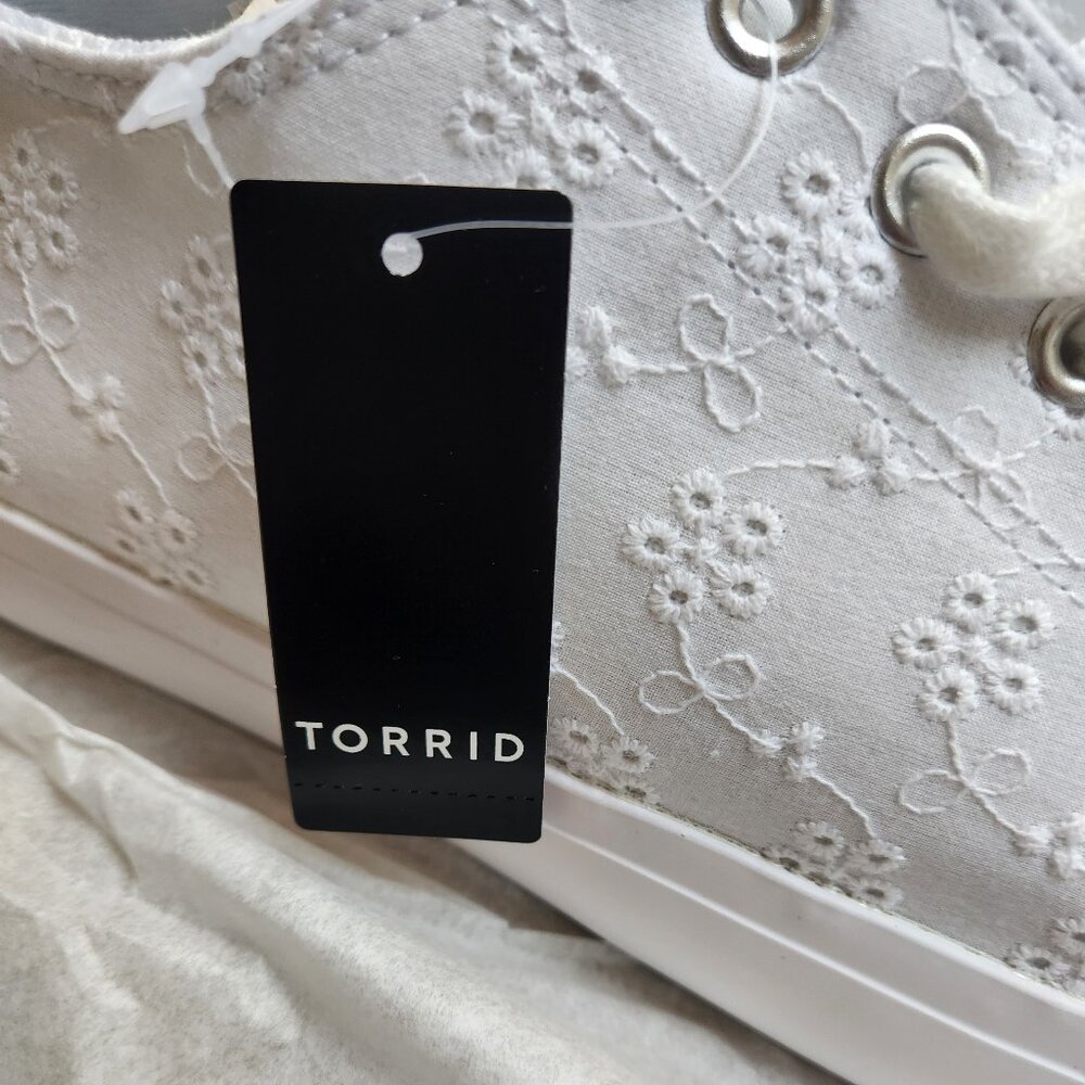 NWT Torrid Eyelet Lace Shoes Women's Size 11.5 Wide Width - Picture 5 of 6